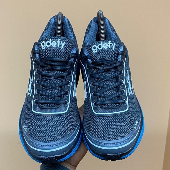 Athletic_Shoes